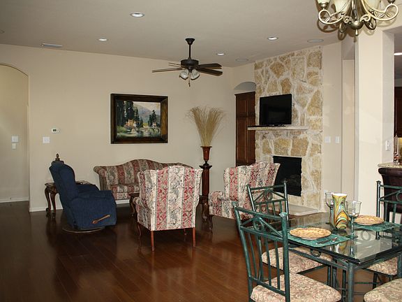 5th image of 9045 Cottonwood Village Dr