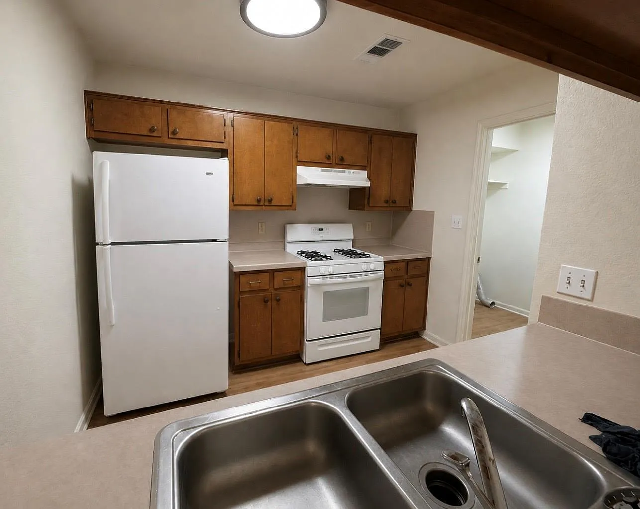 2 bed, 2.0 bath, 1010 sqft, $1,550 — Photo 2