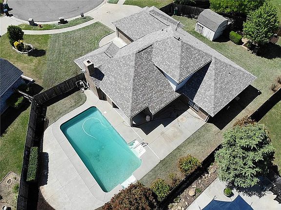 2nd image of 600 SW 156th Pl