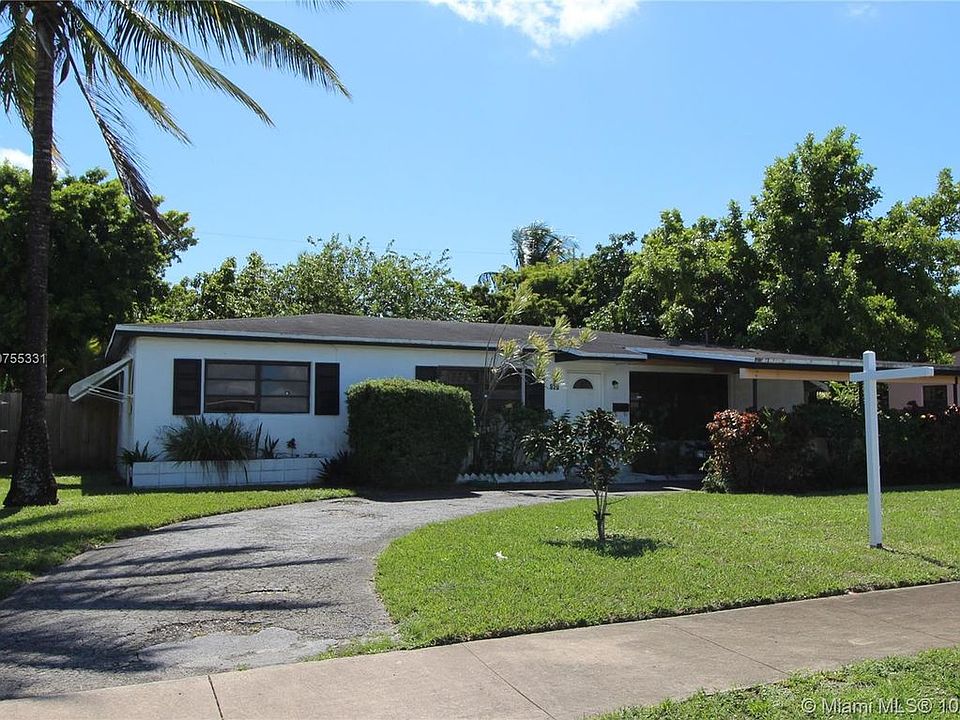 1st image of 920 NW 197th Ter
