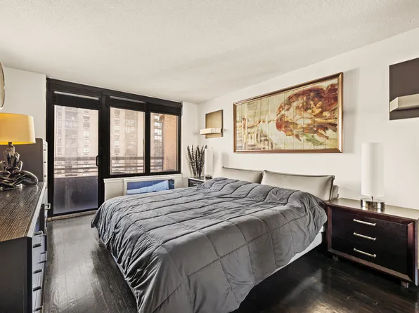 330 East 38th Street image 4 of 14