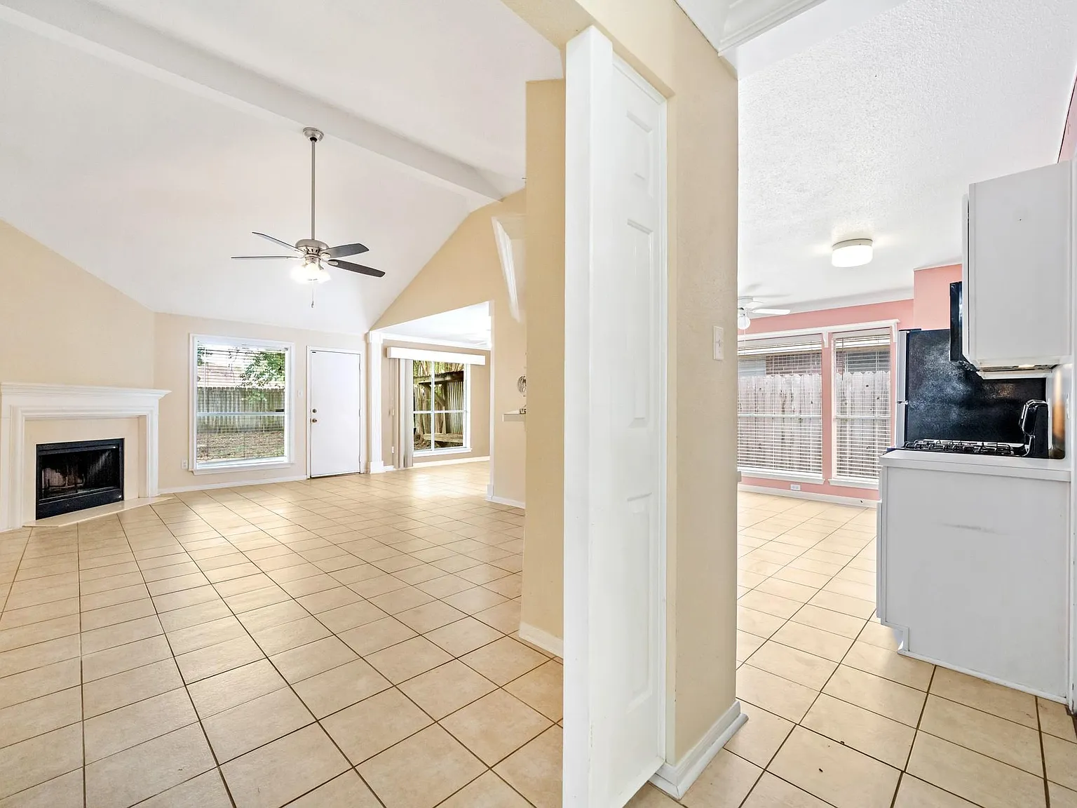 3 bed, 2.0 bath, 1490 sqft, $1,850 — Photo 4