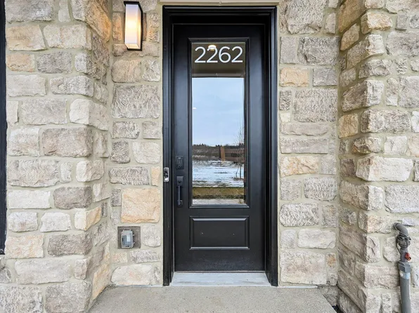 2262 Quarry Trails Dr, Columbus, OH 43228