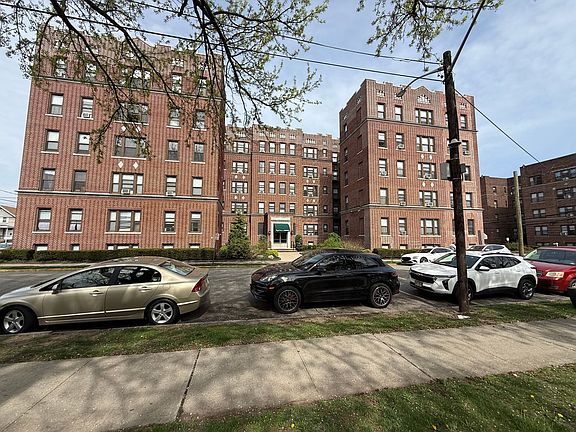 5th image of 5 Pangborn Pl APT 4I