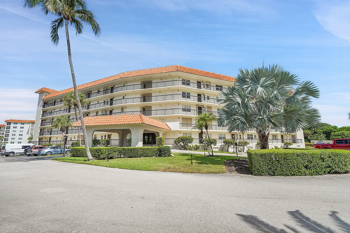 Building Photo - 2871 N Ocean Blvd #M338