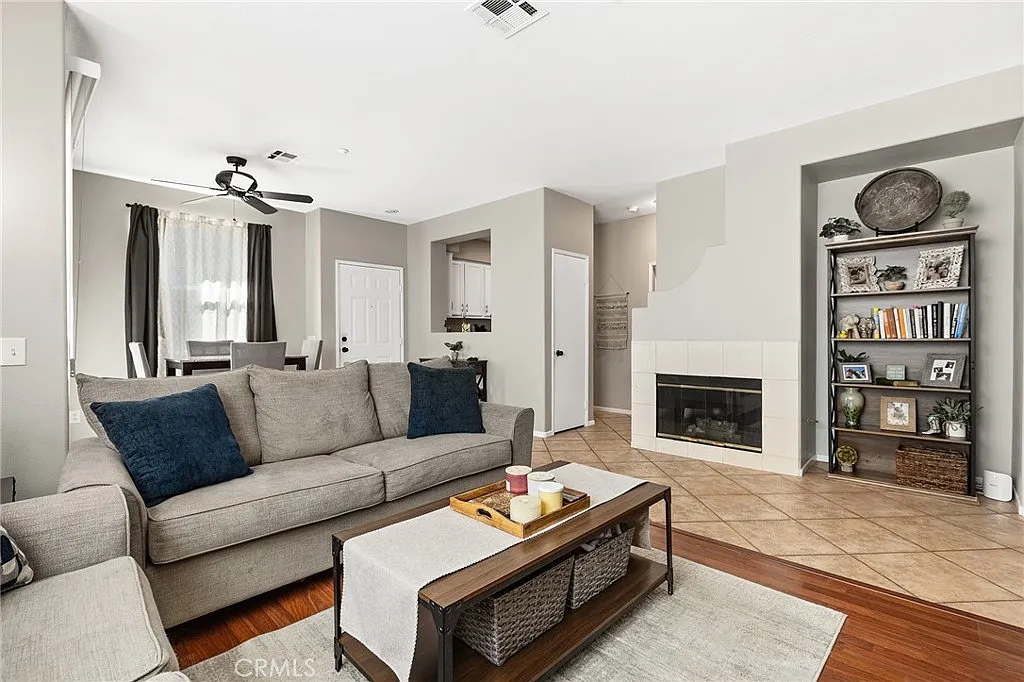 3 bed, 2.5 bath, 1387 sqft, $3,000 — Photo 4