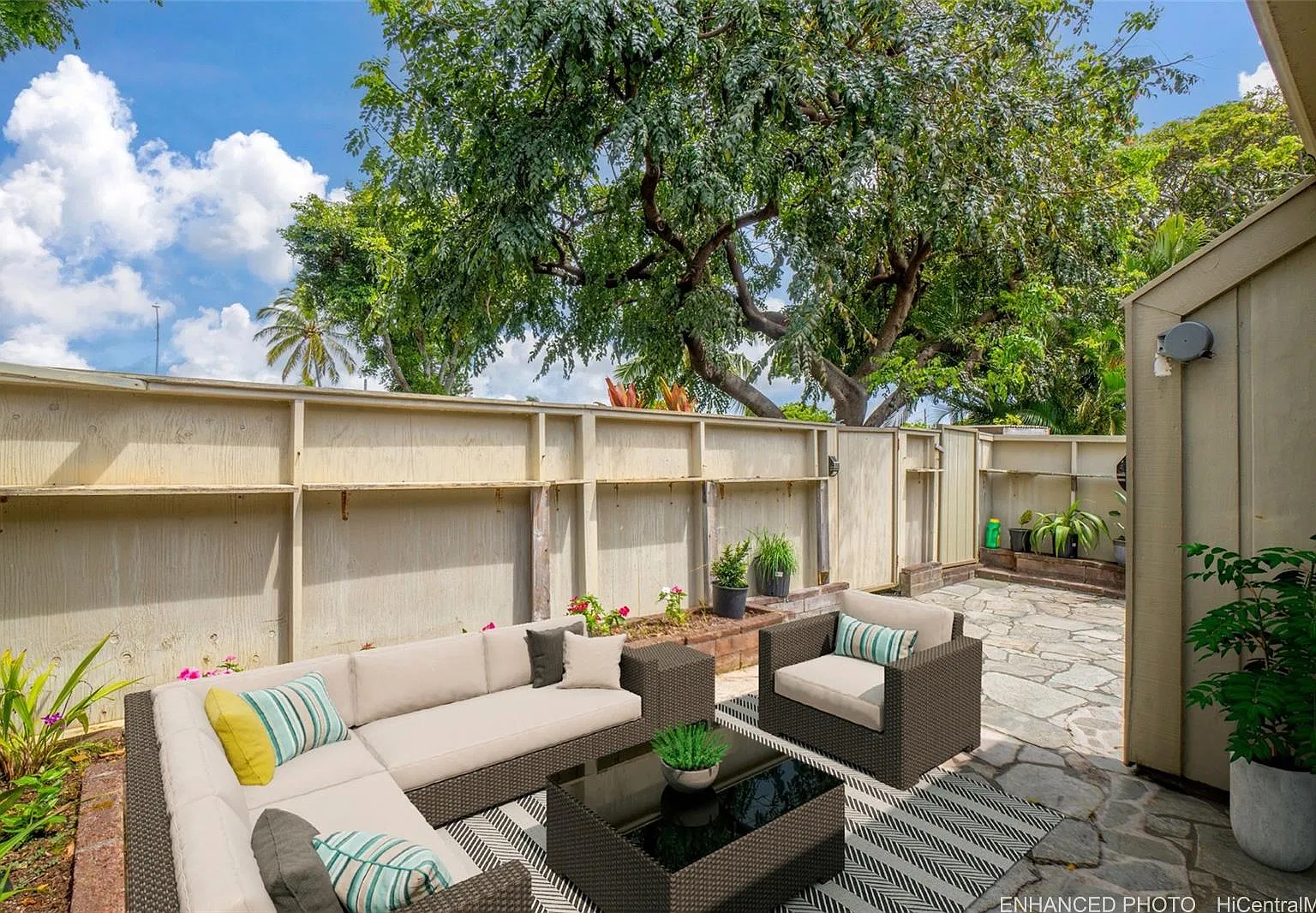 2 bed, 1.5 bath, 922 sqft, $4,000 — Photo 1
