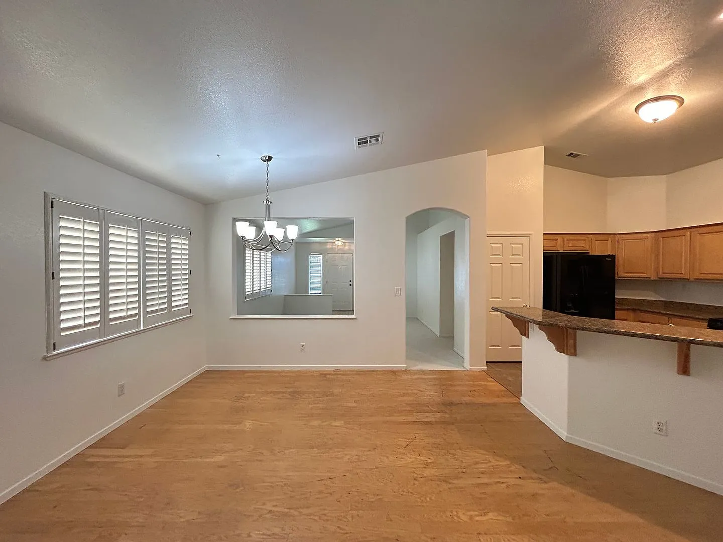 Cozy Single Story Home in Silverado Ranch! — Photo 4