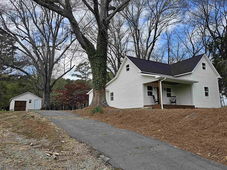 1st image of 105 Convent Rd NE