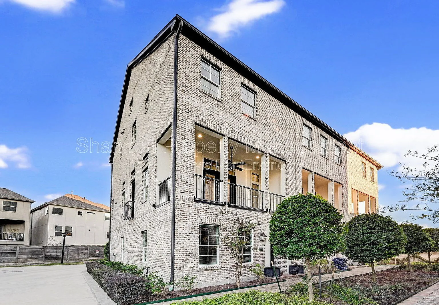 3 bed, 3.5 bath, 1926 sqft, $3,000 — Photo 1