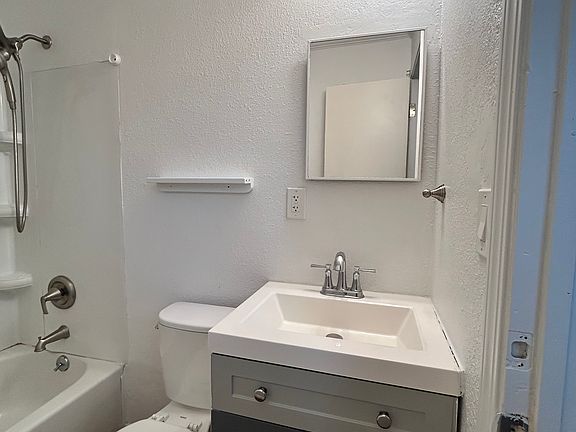 4th image of 3775 Paradise Ave APT 3