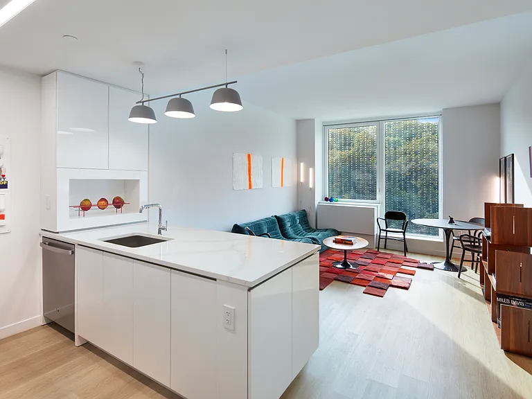 4650 Broadway #1707 — Photo 1