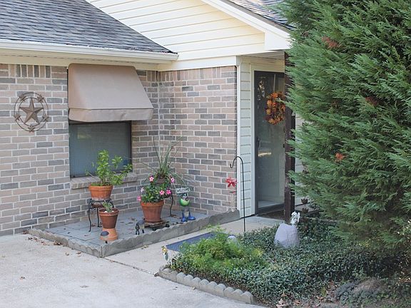 3rd image of 408 Forest Creek Dr