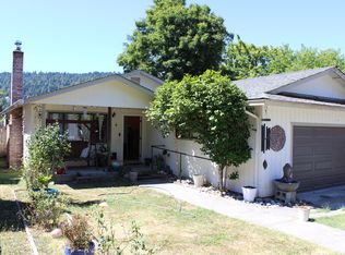 64 Pacific Ave, Redway, CA 95560