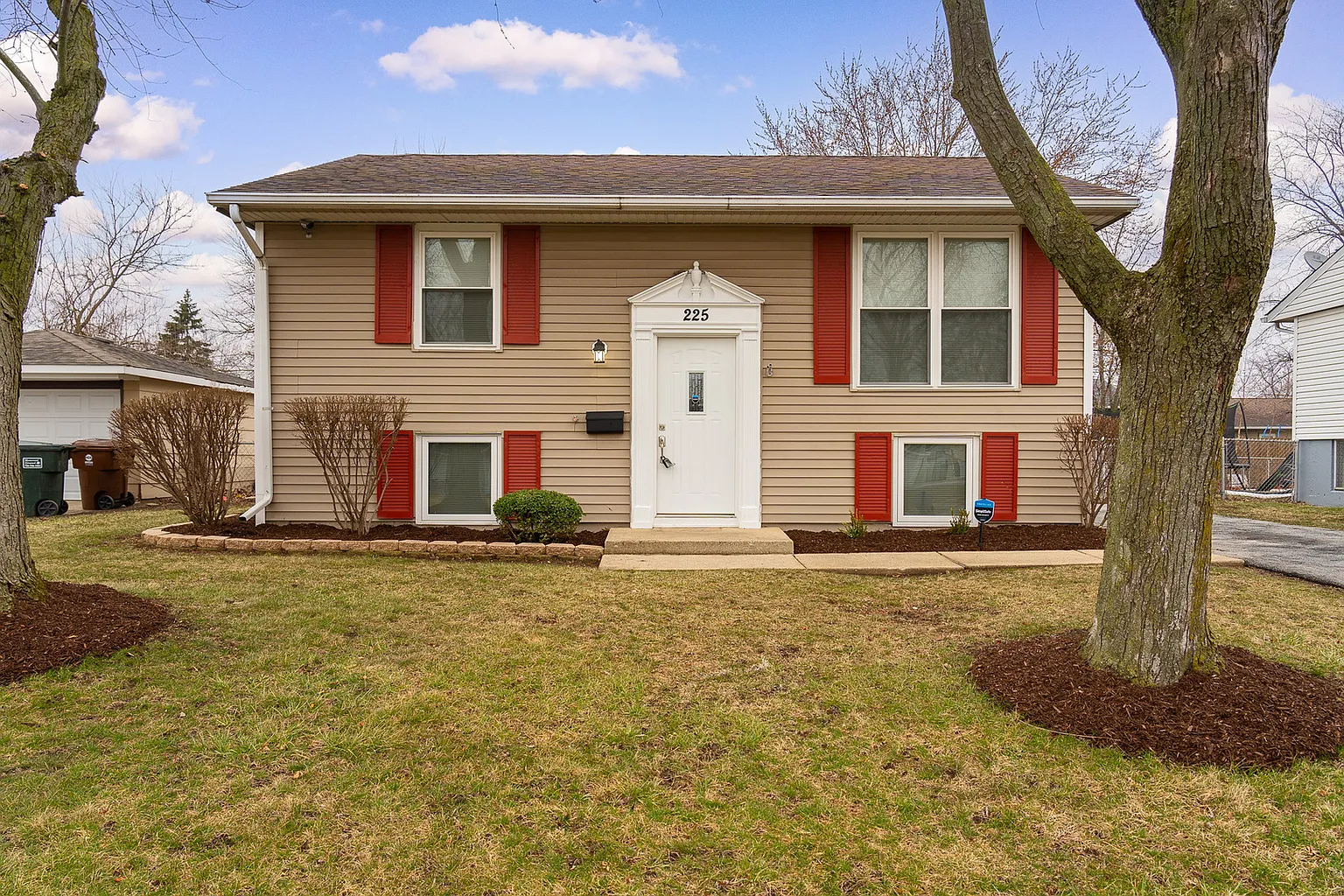 225 E Rose St photo 1