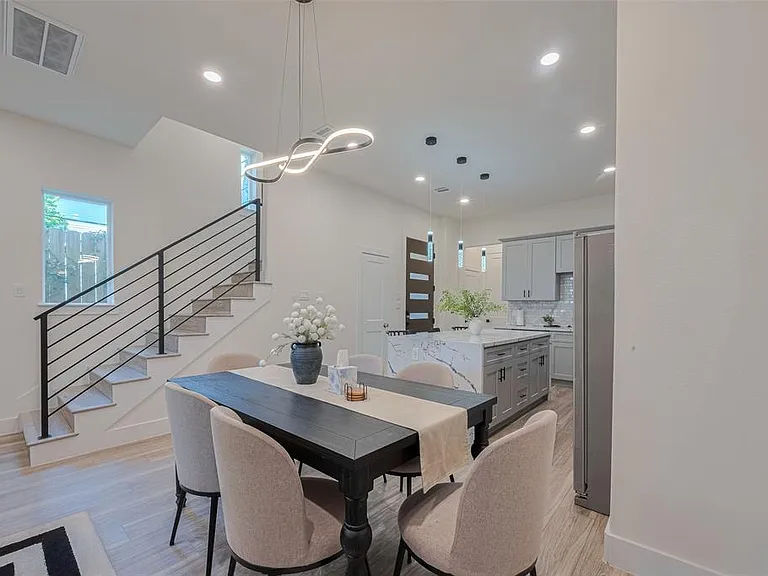 2909 Nagle St — Photo 11