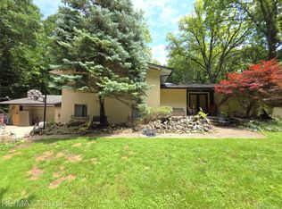 25650 McAllister Ave, Southfield, MI 48033