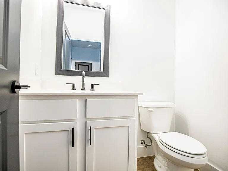 715 N Mount Olive St — Photo 12
