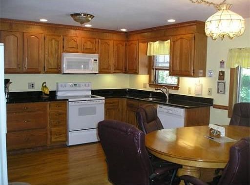 5th image of 109 Howland Rd