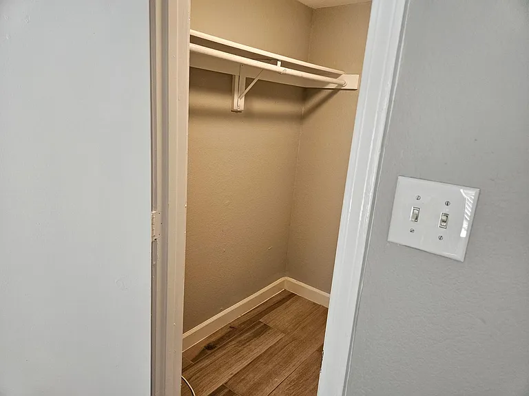 1467 Meadowood Village Dr — Photo 8