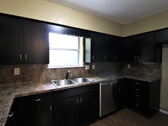 4th image of 206 Pebble Creek Dr