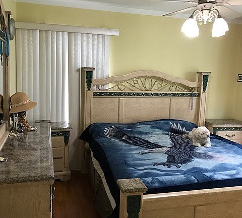 3rd image of 535 N Beachwood Dr