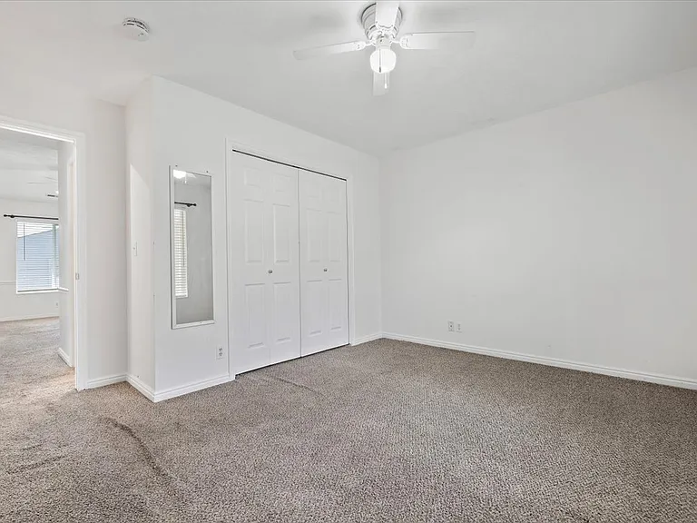 259 N 300 W #33 — Photo 16