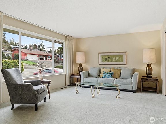 4th image of 3719 Petersville Road NE