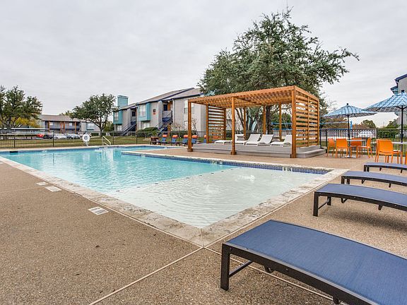 2nd image of 724 Polk Dr #166