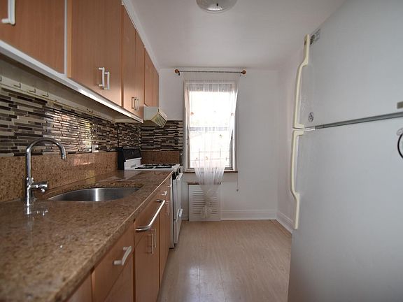 4th image of 2900 Ocean Ave