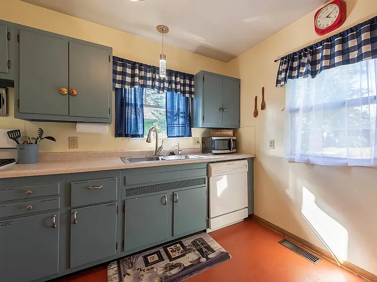 904 E Maxwell Ln — Photo 5