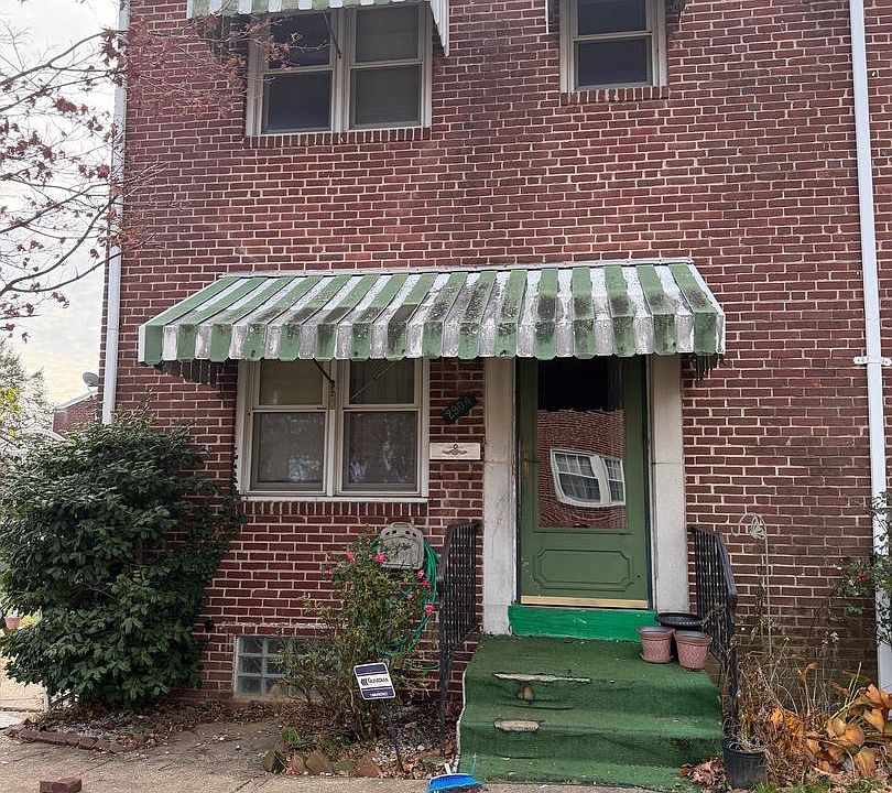 1st image of 2904 W 3rd St