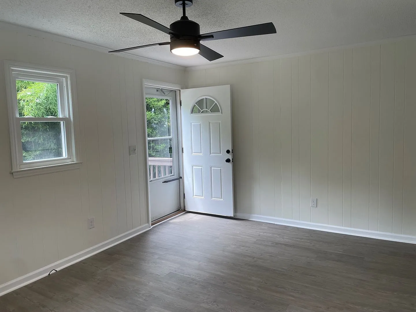Newly Renovated 3 Bed, 2 Bath Brick Home Located In Troy! — Photo 3