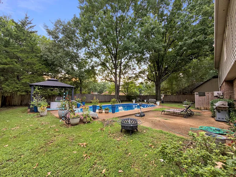 743 Grovewood Dr — Photo 5