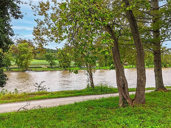 3rd image of 9223 Muskingum River Rd
