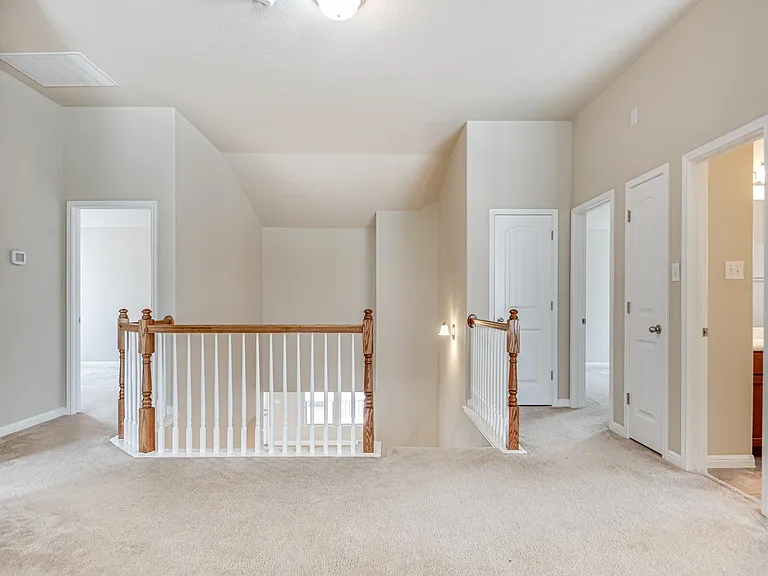 562 White Cyn — Photo 23