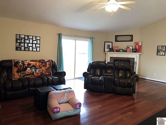 3rd image of 105 Doral Ct