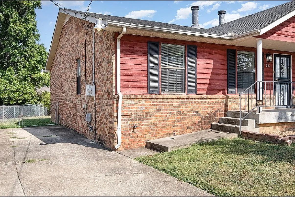 3 bed, 1075 sqft, $2,000 — Photo 3