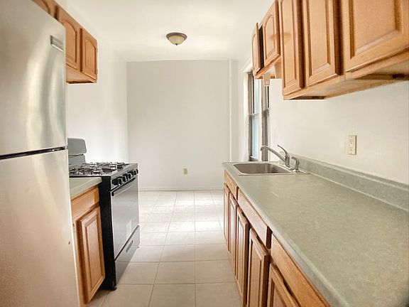 3rd image of 30 Dongan Pl APT 3M