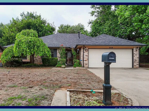 208 SE 30th St, Moore, OK 73160