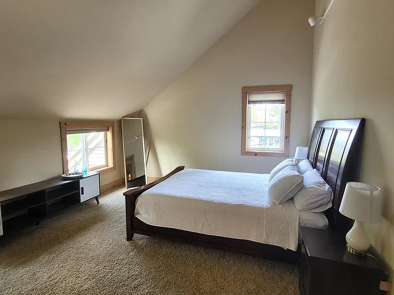 490 Madison Ave N #201 — Photo 9