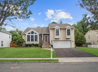12 Cattail Dr, Howell, NJ 07731