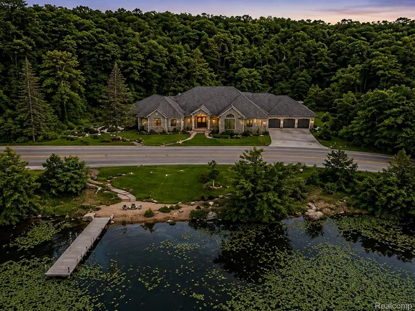 2770 Bogie Lake Rd, White Lake, MI 48386
