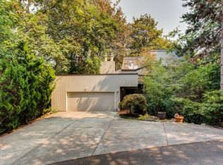 4345 Fernbrook Dr, Mercer Island, WA 98040