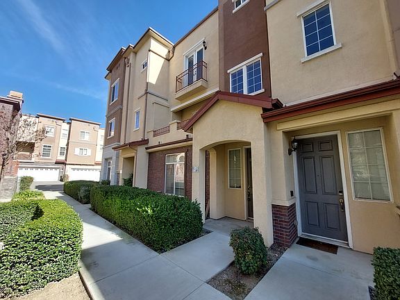 2nd image of 13653 Foster Ave Unit 3