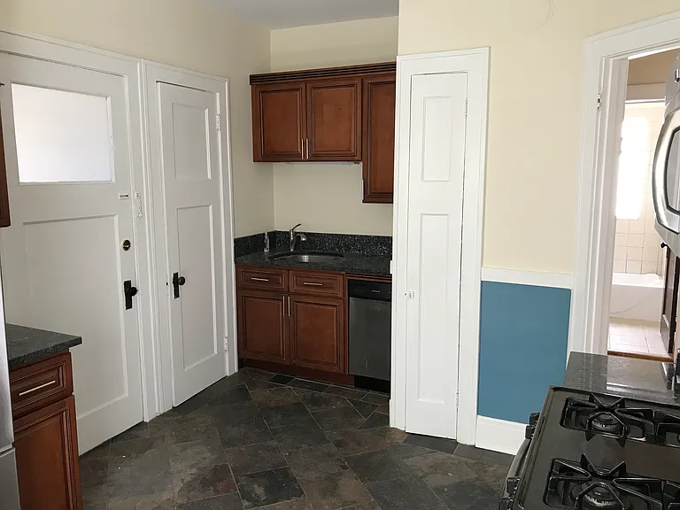 2473 N Frederick Ave — Photo 3