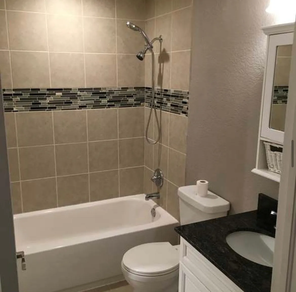 3 bed, 1351 sqft, $3,200 — Photo 3
