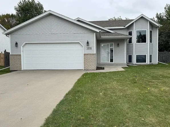 3705 20th St S, Fargo, ND 58104