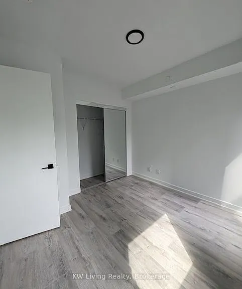 327 King St W #701 — Photo 6