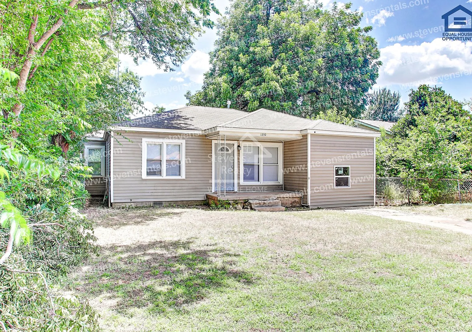 $400 Off First Months Rent! Charming Cozy Home — Photo 1
